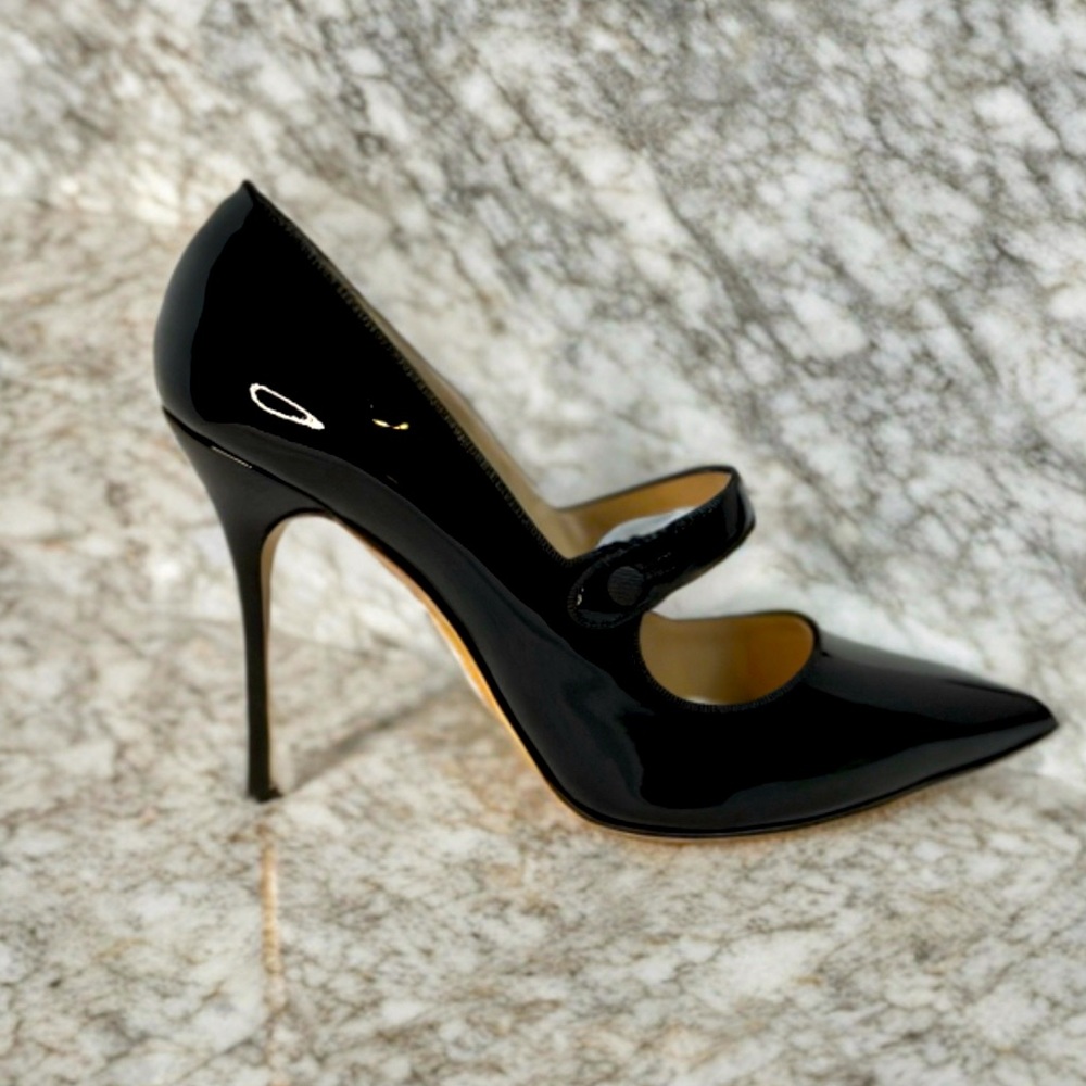 NEW!! NEVER WORN! Manolo Blahnik
Campari 90MM Patent Leather Mary Jane Pumps
